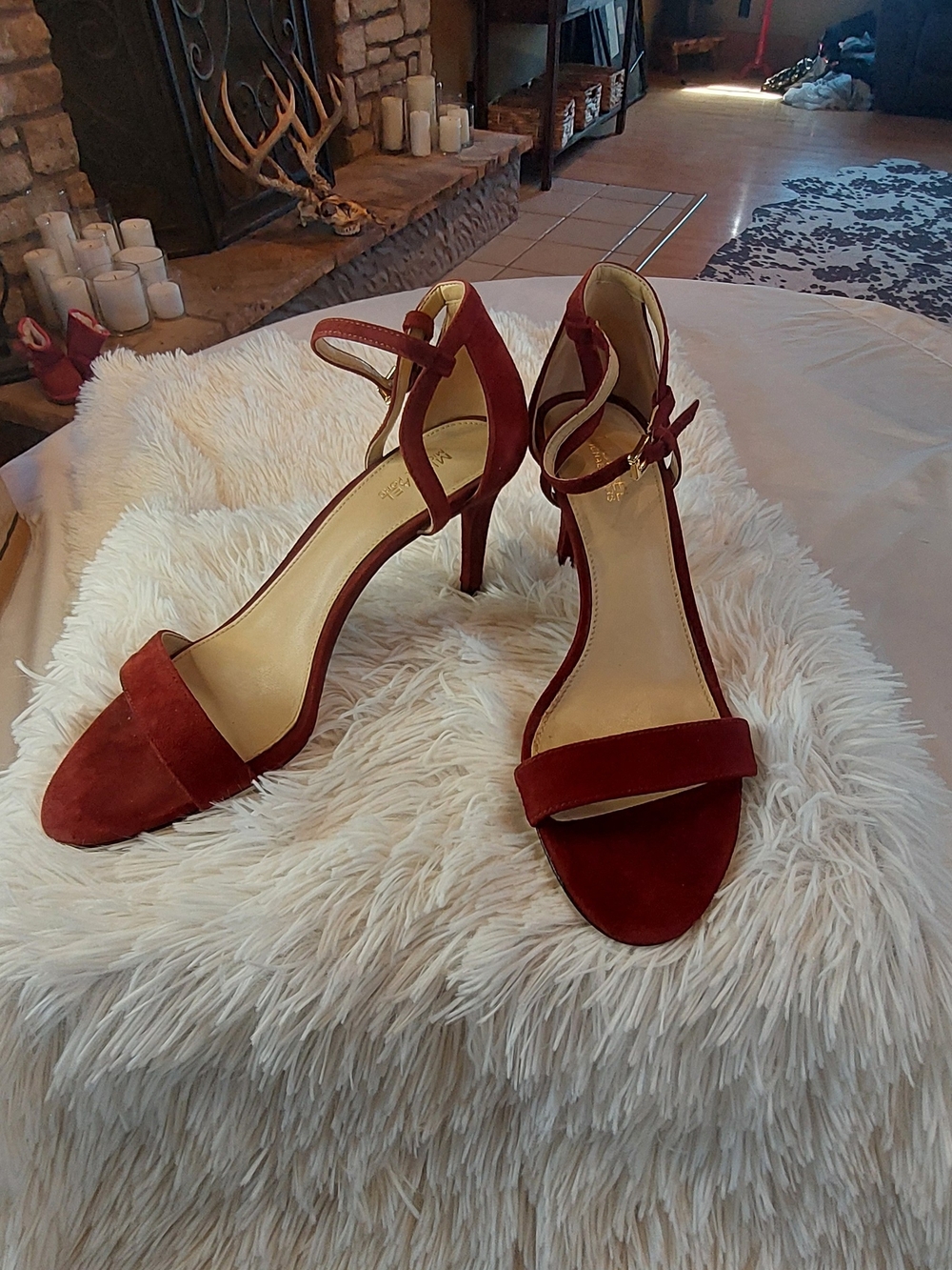 MICHAEL Michael Kors Simone Suede Mid Sandals Red 7M Excellent pre-owned cond